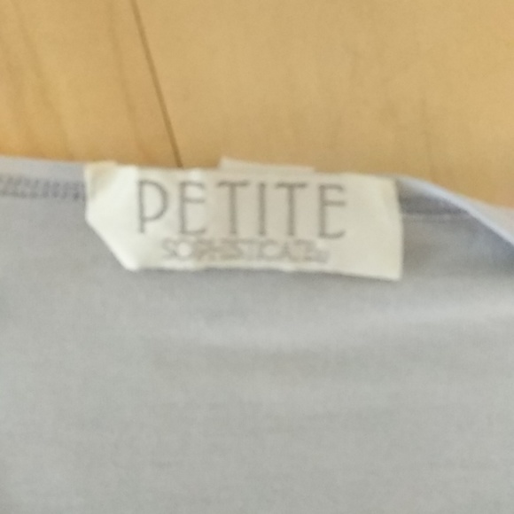 2/$15 Beautiful layering top - Picture 5 of 5